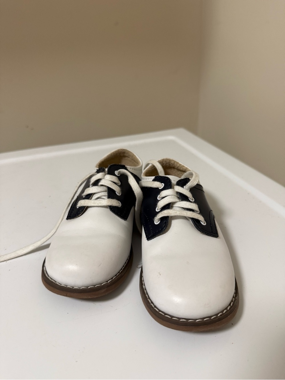 Footmates Classic Kids Two-Tone White and Navy Saddle Lace-Up Shoes